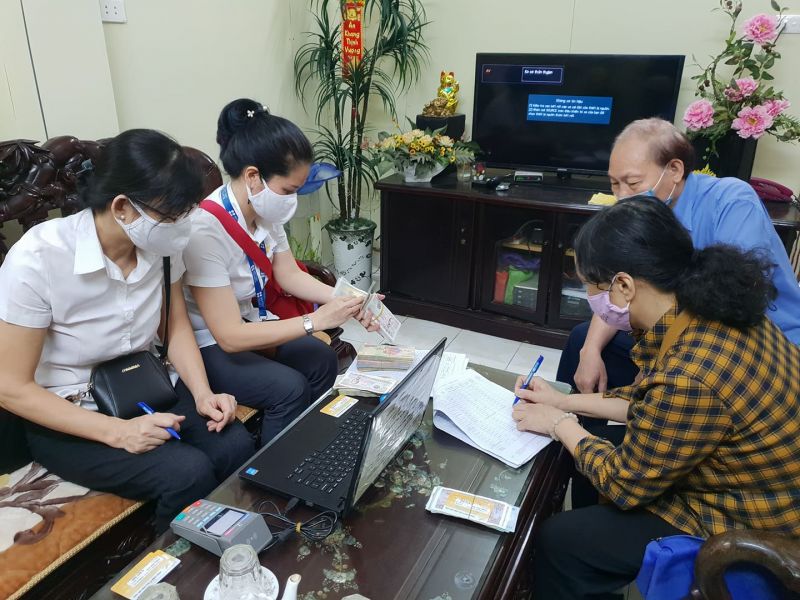 Chi trả lương hưu cho các nhóm đối tượng tuân thủ phòng dịch COVID-19.