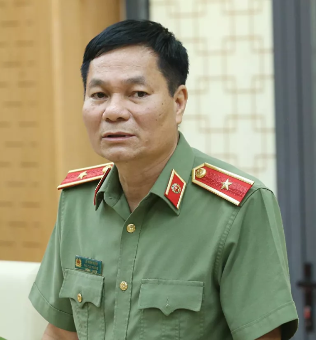 Thiếu tướng Lê Minh Mạnh, Phó Cục trưởng Cục An ninh mạng trả lời câu hỏi của các phóng viên các cơ quan thông tấn, báo chí.