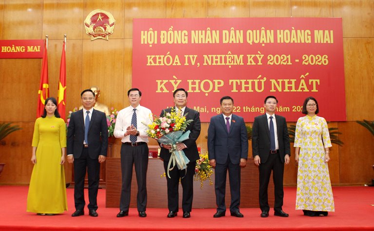 Các thành viên Thường trực HĐND quận Hoàng Mai khóa IV, nhiệm kỳ 2021-2026.