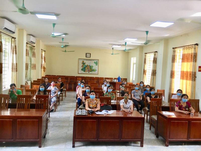 Các cán bộ, hội viên tại các cơ sở Hội LHPN huyện Thanh Trì tham dự Hội nghị qua trực tuyến Các cán bộ, hội viên tại các cơ sở Hội LHPN huyện Thanh Trì tham dự Hội nghị qua trực tuyến