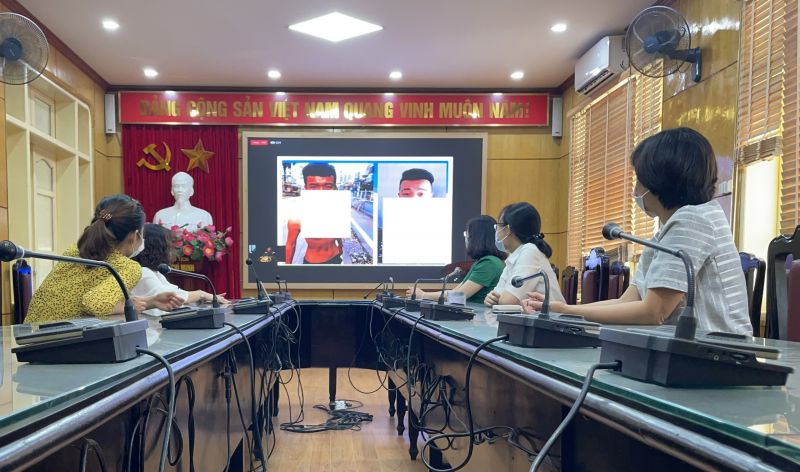 Các cán bộ, hội viên Hội LHPN quận Thanh Xuân tham gia Hội nghị qua màn hình trực tuyến Các cán bộ, hội viên Hội LHPN quận Thanh Xuân tham gia Hội nghị qua màn hình trực tuyến