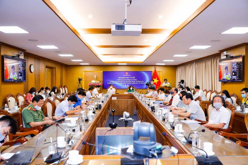 Hội nghị được tổ chức theo hình thức trực tuyến tại điểm cầu Bộ Giáo dục và Đào tạo và tại 63 điểm cầu của 63 Sở Giáo dục và Đào tạo. Bà Ngô Thị Minh - Thứ trưởng Bộ Giáo dục và Đào tạo chủ trì Hội nghị. Hội nghị được tổ chức theo hình thức trực tuyến tại điểm cầu Bộ Giáo dục và Đào tạo và tại 63 điểm cầu của 63 Sở Giáo dục và Đào tạo. Bà Ngô Thị Minh - Thứ trưởng Bộ Giáo dục và Đào tạo chủ trì Hội nghị.