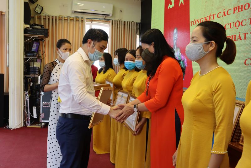 Các cá nhân, tập thể được khen thưởng trong phong trào thi đua yêu nước giai đoạn 2016-2021 Các cá nhân, tập thể được khen thưởng trong phong trào thi đua yêu nước giai đoạn 2016-2021