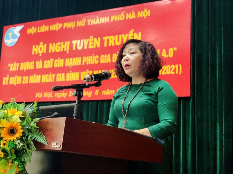 Đồng chí Lê Thị Thiên Hương - Phó Chủ tịch Hội LHPN TP Hà Nội phát biểu khai mạc hội nghị trực tuyến Giữ gìn hạnh phúc gia đình 4.0 Đồng chí Lê Thị Thiên Hương - Phó Chủ tịch Hội LHPN TP Hà Nội phát biểu khai mạc hội nghị trực tuyến Giữ gìn hạnh phúc gia đình 4.0