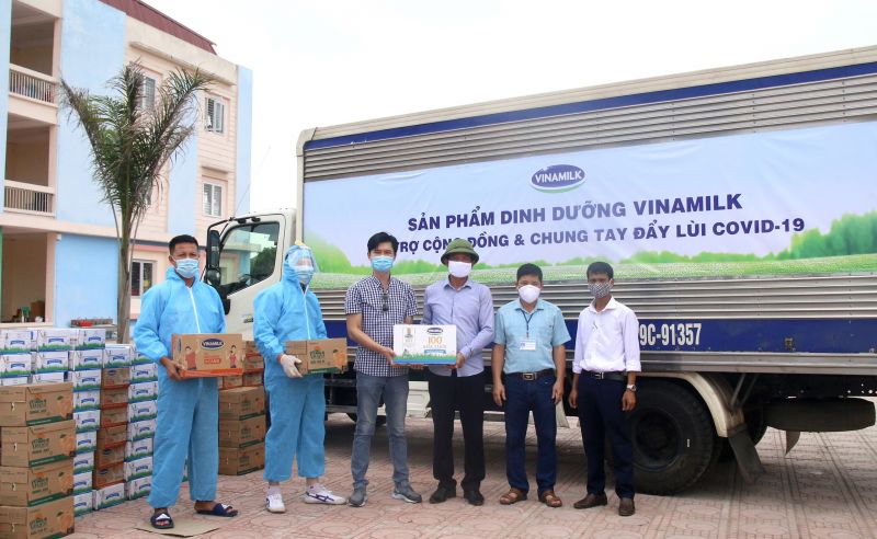 T&iacute;nh đến nay, Vinamilk đ&atilde; d&agrave;nh ra hơn 85 tỷ đồng gồm tiền mặt v&agrave; sản phẩm để hỗ trợ cộng đồng, tiếp sức tiếp đầu v&agrave; đồng h&agrave;nh c&ugrave;ng Ch&iacute;nh phủ chống dịch