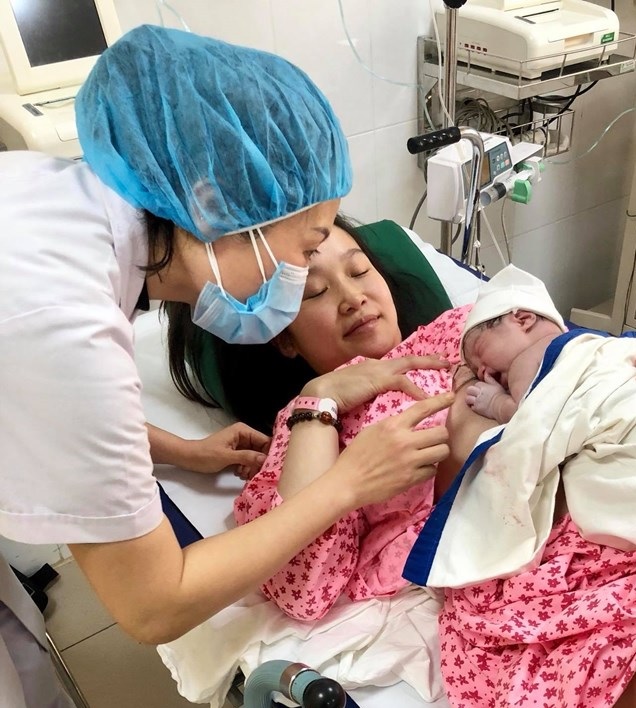 Chị em sau sinh nên kiêng khen như thế nào ? - ảnh 1