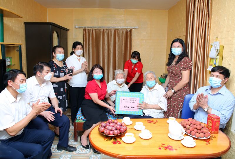 Đại diện Hội LHPN Quận Cầu Giấy