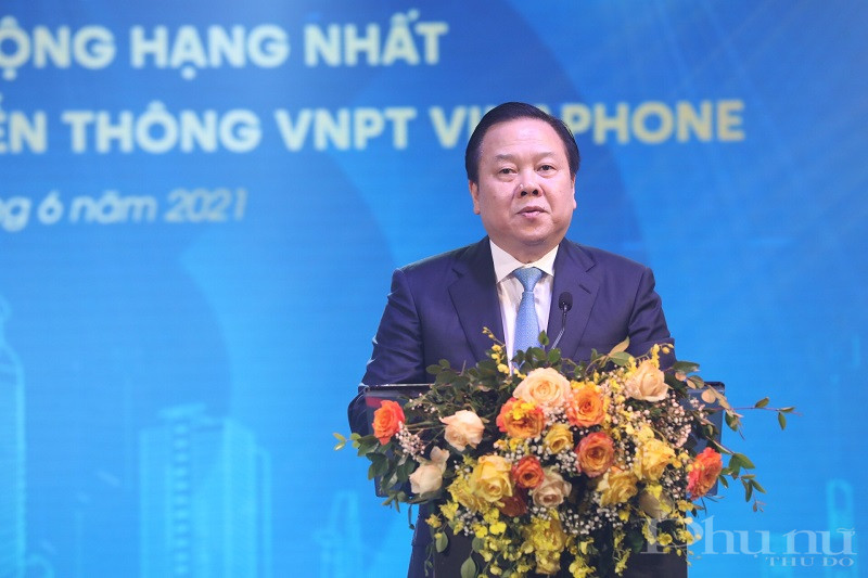 Ông Nguyễn Hoàng Anh - Chủ tịch Ủy ban Quản lý vốn nhà nước tại doanh nghiệp phát biểu nêu bật những đóng góp của VinaPhone trong 25 năm qua. Ông Nguyễn Hoàng Anh - Chủ tịch Ủy ban Quản lý vốn nhà nước tại doanh nghiệp phát biểu nêu bật những đóng góp của VinaPhone trong 25 năm qua.