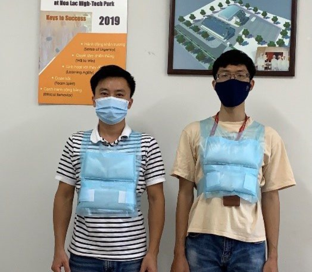 Áo hạ nhiệt làm giảm hiệu ứng sốc do nhiệt của nhân viên y tế khi mặc quần áo bảo hộ cá nhân để chống dịch - Ảnh: Viện Ứng dụng Công nghệ Áo hạ nhiệt làm giảm hiệu ứng sốc do nhiệt của nhân viên y tế khi mặc quần áo bảo hộ cá nhân để chống dịch - Ảnh: Viện Ứng dụng Công nghệ