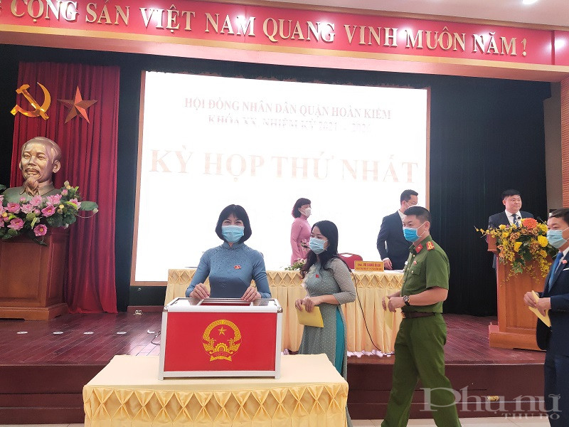 32 đại biểu HĐND khóa XX tham gia bỏ phiếu bầu các chức danh