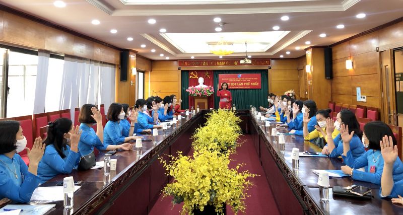 Phiên họp thứ Nhất BCH Hội LHPN quận Hà Đông khóa XXI Phiên họp thứ Nhất BCH Hội LHPN quận Hà Đông khóa XXI