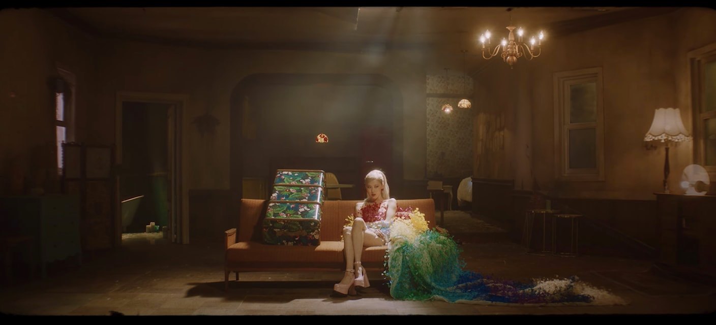 Thiết kế của Công Trí giúp Rose lộng lẫy trong MV Thiết kế của Công Trí giúp Rose lộng lẫy trong MV