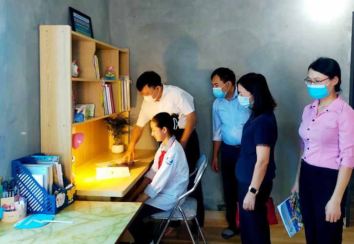 Với việc tặng các đồ dùng học tập sẽ giúp các em học sinh có thêm động lực, sự tự tin vượt qua khó khăn tiếp tục học tập và rèn luyện thật tốt xứng đáng người con ngoan trò giỏi Với việc tặng các đồ dùng học tập sẽ giúp các em học sinh có thêm động lực, sự tự tin vượt qua khó khăn tiếp tục học tập và rèn luyện thật tốt xứng đáng người con ngoan trò giỏi