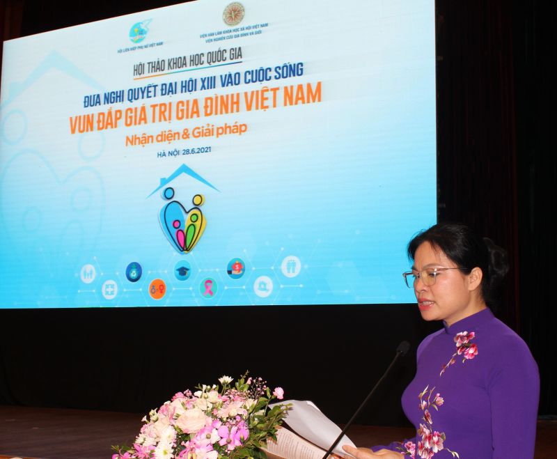 Bà Hà Thị Nga, Chủ tịch Hội LHPN Việt Nam phát biểu tại Hội thảo