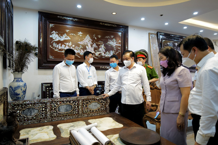 Bí thư Thành ủy Đinh Tiến Dũng thăm làng nghề truyền thống khảm trai Chuyên Mỹ, huyện Phú Xuyên Bí thư Thành ủy Đinh Tiến Dũng thăm làng nghề truyền thống khảm trai Chuyên Mỹ, huyện Phú Xuyên