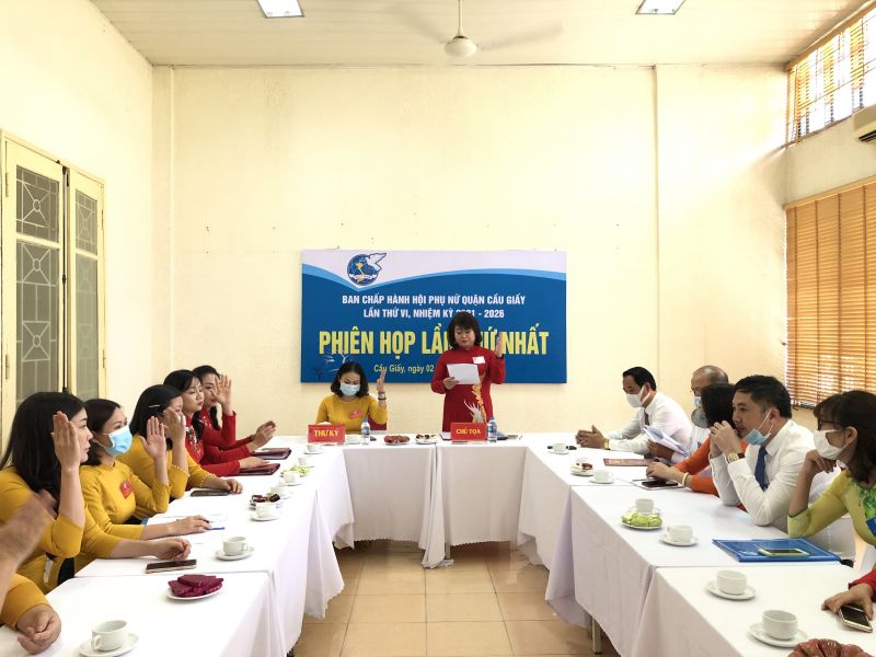 Phiên họp thứ Nhất BCH Hội LHPN quận Cầu Giấy lần thứ VI