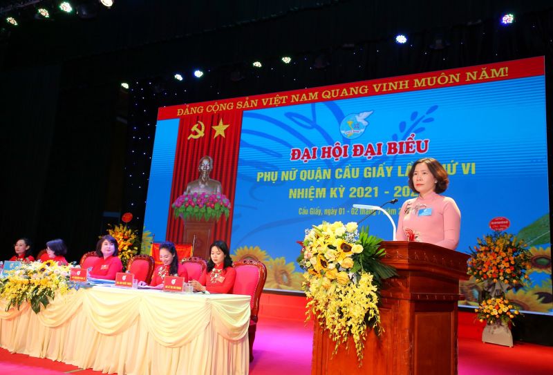 Đồng chí Lê Kim Anh, Ủy viên Đoàn Chủ tịch TW Hội LHPN Việt Nam, Thành ủy viên, Bí thư Đảng đoàn, Chủ tịch Hội LHPN Hà Nội phát biểu chỉ đạo Đại hội