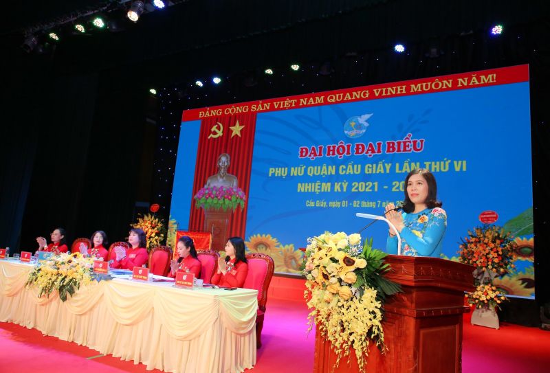 Đồng chí Trần Thị Phương Hoa, Thành ủy viên, Bí thư Quận ủy Cầu Giấy phát biểu chỉ đạo Đại hội