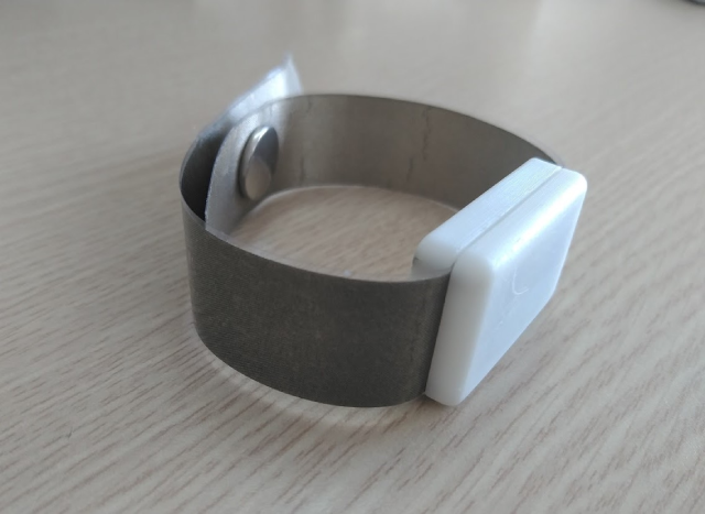 Thiết bị gi&aacute;m s&aacute;t, quản l&yacute; người c&aacute;ch ly y tế v&agrave; người nhiễm COVID-19.