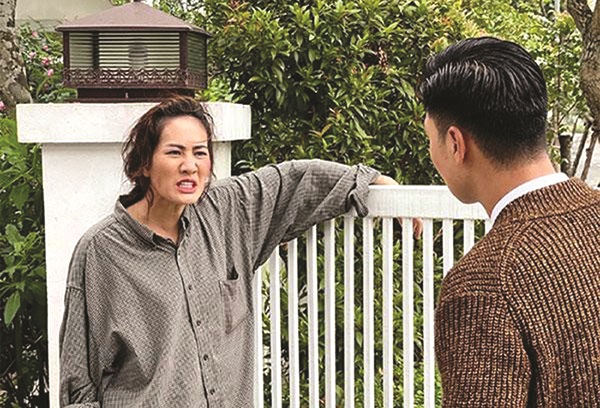 Minh C&uacute;c trong vai c&ocirc; S&acirc;m osin