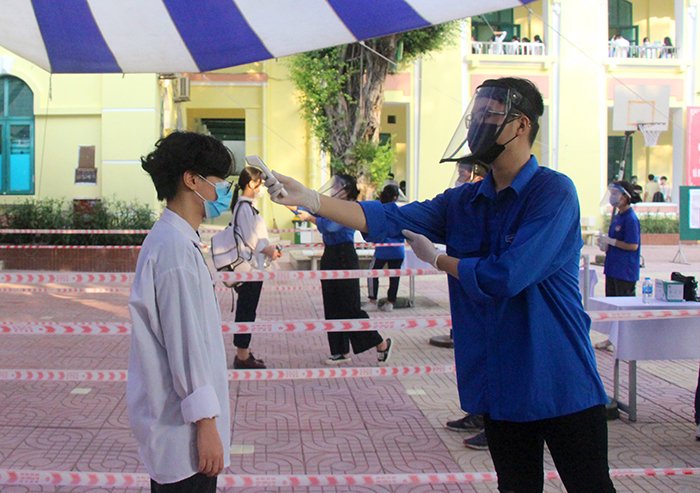 Thí sinh thi tốt nghiệp THPT sáng 7/7/2021