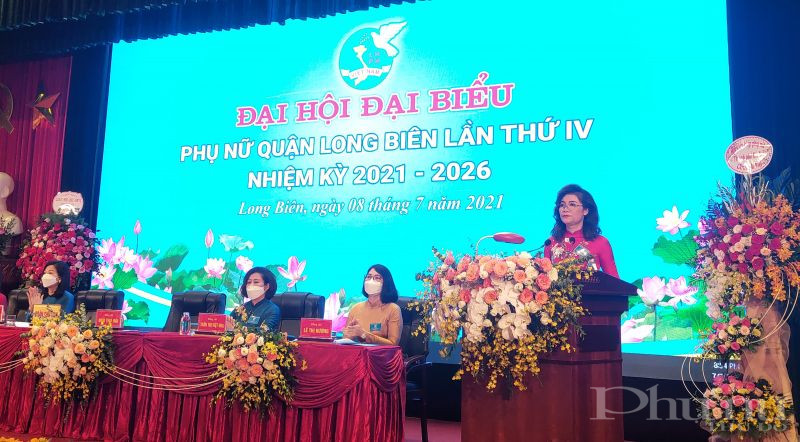 Đồng ch&iacute; Đ&agrave;o Thu Hải Chủ tịch Hội LHPN quận Long Bi&ecirc;n ph&aacute;t biểu khai mạc Đại hội