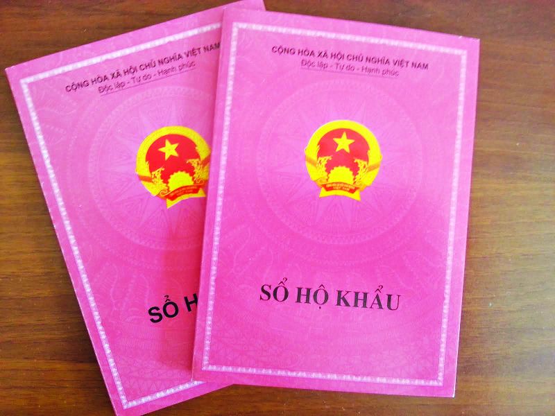 Từ ng&agrave;y 1/7/2021, sổ hộ khẩu giấy sẽ bị thu hồi khi c&ocirc;ng d&acirc;n thay đổi th&ocirc;ng tin