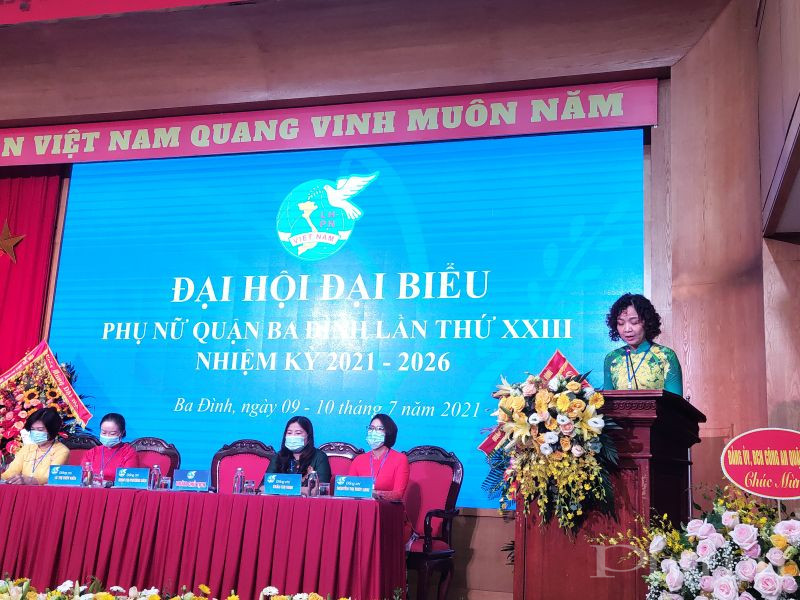 Đồng chí Đinh Thị Phương Liên _Chủ tịch Hội LHPN quận Ba Đình phát biểu khai mạc Đại hội