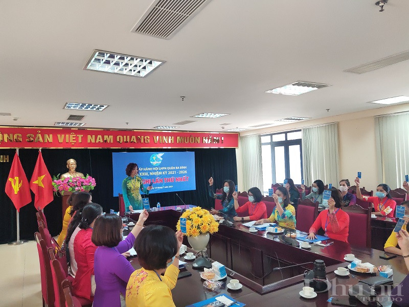 Phiên họp thứ Nhất Ban chấp hành Hội LHPN quận Ba Đình lần thứ XXIII Phiên họp thứ Nhất Ban chấp hành Hội LHPN quận Ba Đình lần thứ XXIII