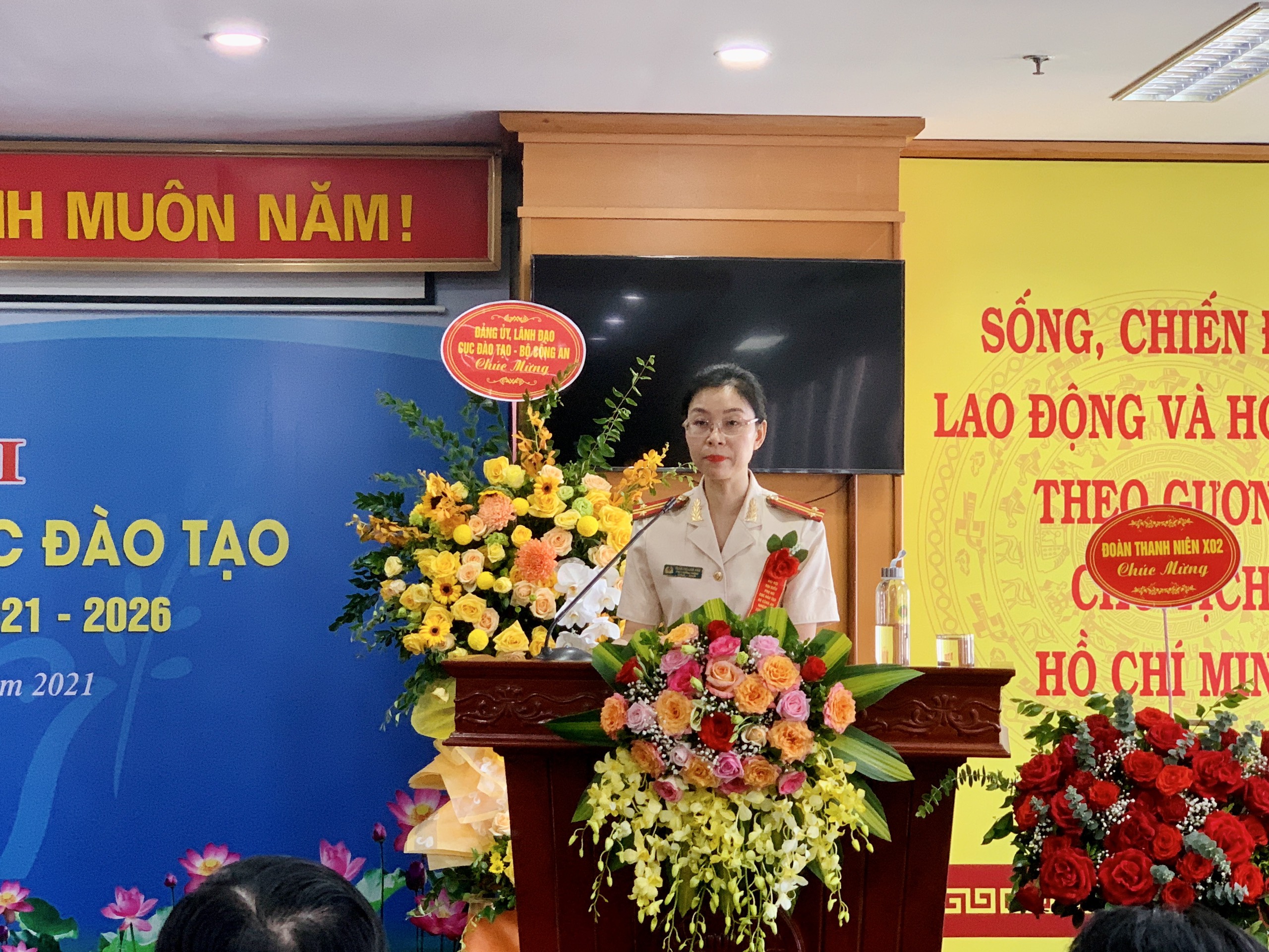 Đồng ch&iacute; Trần Thị Lan Anh, Chủ tịch Hội LHPN Cục Đ&agrave;o tạo b&aacute;o c&aacute;o hoạt động nhiệm kỳ 2016-2021 v&agrave; phương hướng, nhiệm vụ nhiệm kỳ 2021-2026