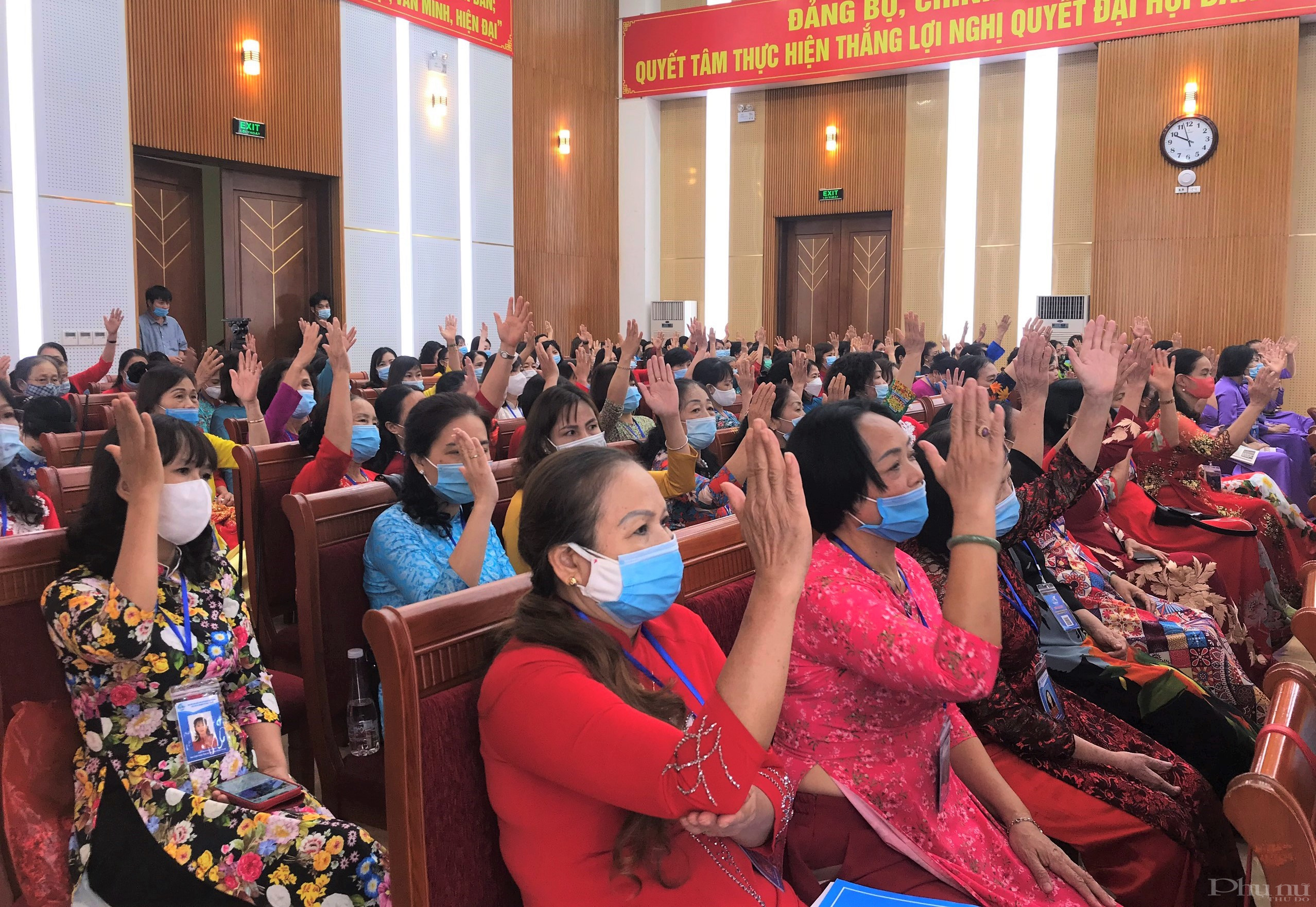 100% đại biểu ch&iacute;nh thức tại Đại hội nhất tr&iacute; danh s&aacute;ch Ban chấp h&agrave;nh Hội LHPN quận Ho&agrave;ng Mai nhiệm kỳ 2021-2026. (Ảnh: T.H)