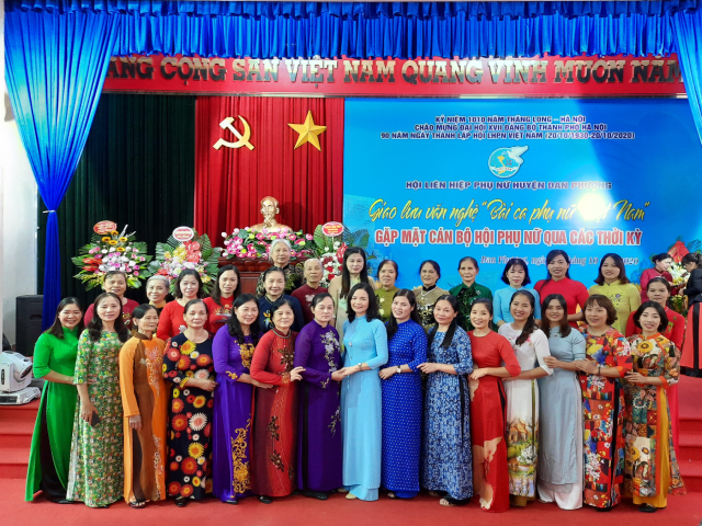 Phụ nữ huyện Đan Phượng trong ng&agrave;y giao lưu c&aacute;c c&aacute;n bộ phụ nữ qua c&aacute;c thời kỳ (HPN)