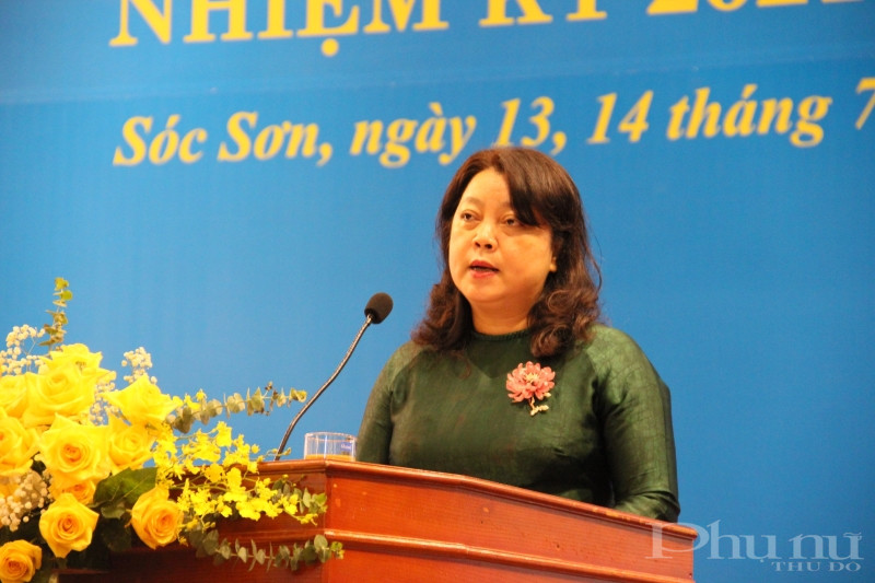 Phó Chủ tịch Thường trực Hội LHPN Hà Nội Nguyễn Thị Thu Thủy chúc mừng những thành tích Hội LHPN huyện Sóc Sơn đã đạt được trong nhiệm kỳ 2016-2020, đồng thời nhấn mạnh một số nội dung Huyện hội cần tập trung thực hiện trong nhiệm kỳ tới. (Ảnh: T.H) Phó Chủ tịch Thường trực Hội LHPN Hà Nội Nguyễn Thị Thu Thủy chúc mừng những thành tích Hội LHPN huyện Sóc Sơn đã đạt được trong nhiệm kỳ 2016-2020, đồng thời nhấn mạnh một số nội dung Huyện hội cần tập trung thực hiện trong nhiệm kỳ tới. (Ảnh: T.H)