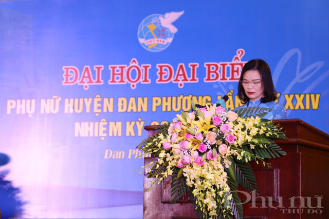 Đồng chí Nguyễn Thị Bảy, Chủ tịch Hội LHPN huyện Đan Phượng phát biểu tại Đại hội.