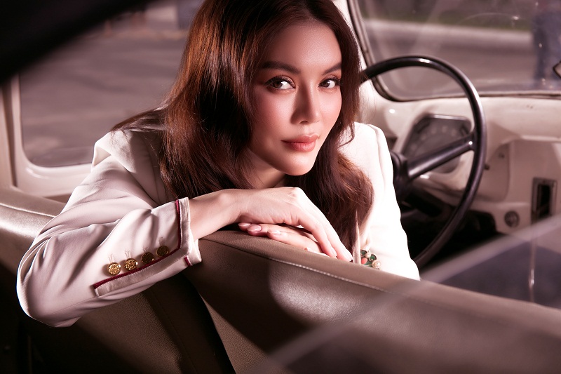 Lý Nhã Kỳ nhận nhiều lời chúc "hết độc thân" trong tuổi mới - ảnh 5