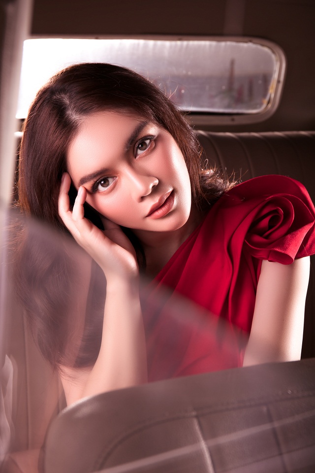 Lý Nhã Kỳ nhận nhiều lời chúc "hết độc thân" trong tuổi mới - ảnh 4