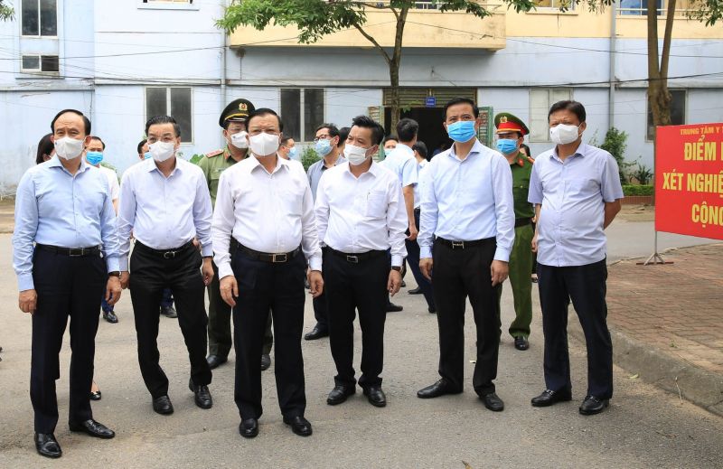 B&iacute; Thư Th&agrave;nh ủy kiểm tra c&ocirc;ng t&aacute;c ph&ograve;ng, chống dịch tại Đ&ocirc;ng Anh