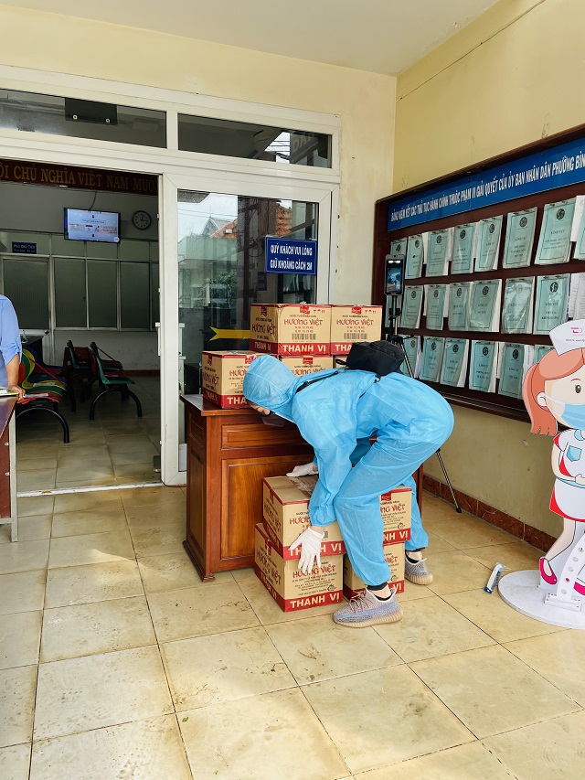 Các phần quà đều do Hoa hậu và gia đình kêu gọi quyên góp