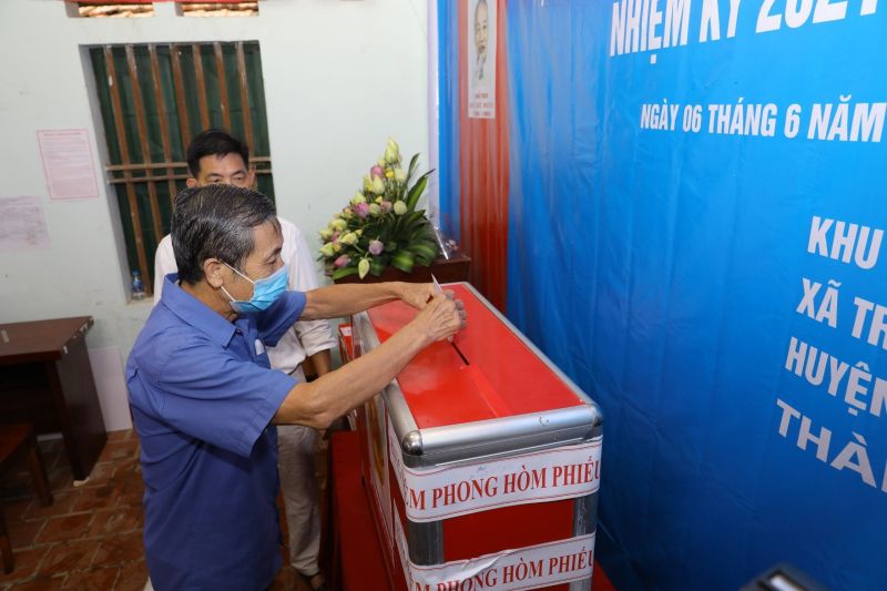 Do có vi phạm quy định trong công tác bầu cử, đơn vị bầu cử đại biểu HĐND cấp xã số 4, xã Tráng Việt, huyện Mê Linh (TP Hà Nội) đã tổ chức bầu cử lại vào ngày Chủ nhật (6/6/2021). Do có vi phạm quy định trong công tác bầu cử, đơn vị bầu cử đại biểu HĐND cấp xã số 4, xã Tráng Việt, huyện Mê Linh (TP Hà Nội) đã tổ chức bầu cử lại vào ngày Chủ nhật (6/6/2021).