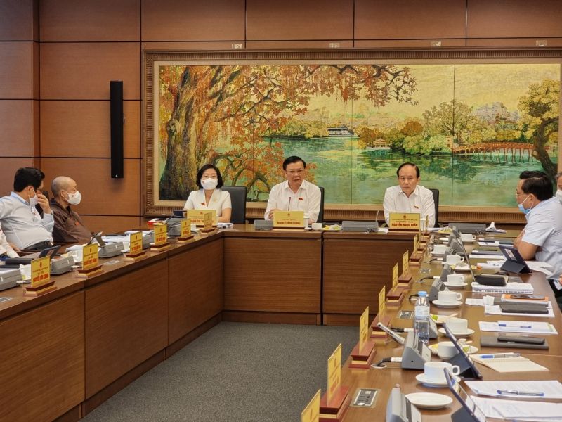 Đo&agrave;n đại biểu Quốc hội th&agrave;nh phố H&agrave; Nội thảo luận tại tổ