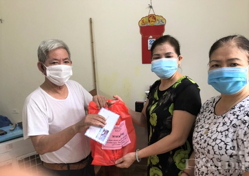 Hội LHPN quận Tây Hồ:  Thăm, tặng quà Mẹ VIệt Nam Anh hùng, gia đình chính sách nhân dịp 27/7 - ảnh 7