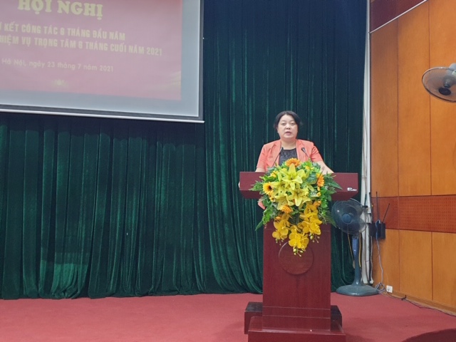 Đồng chí Nguyễn Thị Thu Thủy, Bí thư Đảng ủy cơ quan Hội LHPN  Hà Nội triển khai nhiệm vụ 6 tháng cuối năm tại Hội nghị