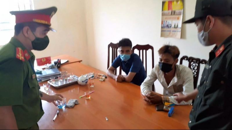 Các đối tượng bị bắt giữ Các đối tượng bị bắt giữ