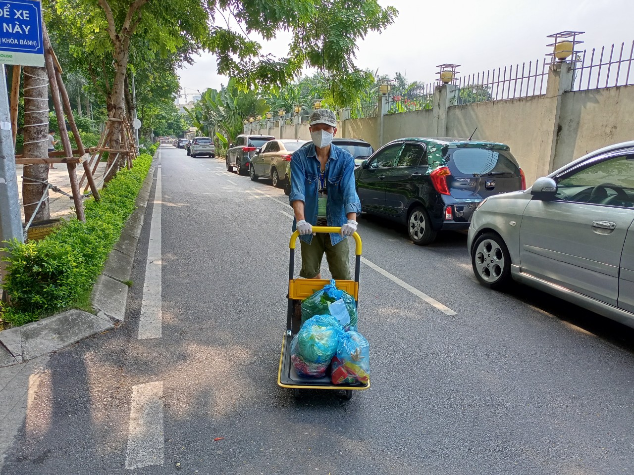 ... Và được đưa đến từng tầng để đảm bảo phòng chống dịch