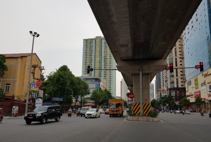 Đường phố Hà Nội ngày thứ 2 thực hiện giãn cách theo Chỉ thị 16