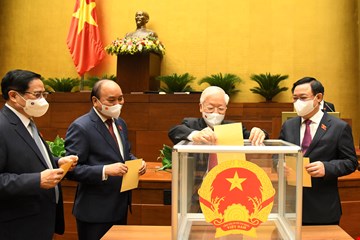 C&aacute;c đồng ch&iacute; l&atilde;nh đạo Đảng, Nh&agrave; nước bỏ phiếu bầu