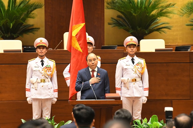 Chủ tịch nước Nguyễn Xuân Phúc tuyên thệ nhậm chức