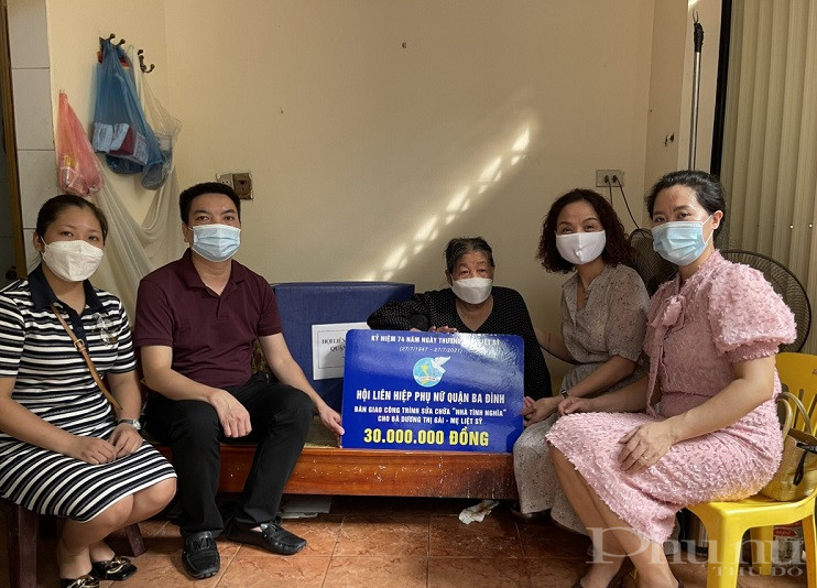 Hội LHPN quận bàn trao công trình sửa 