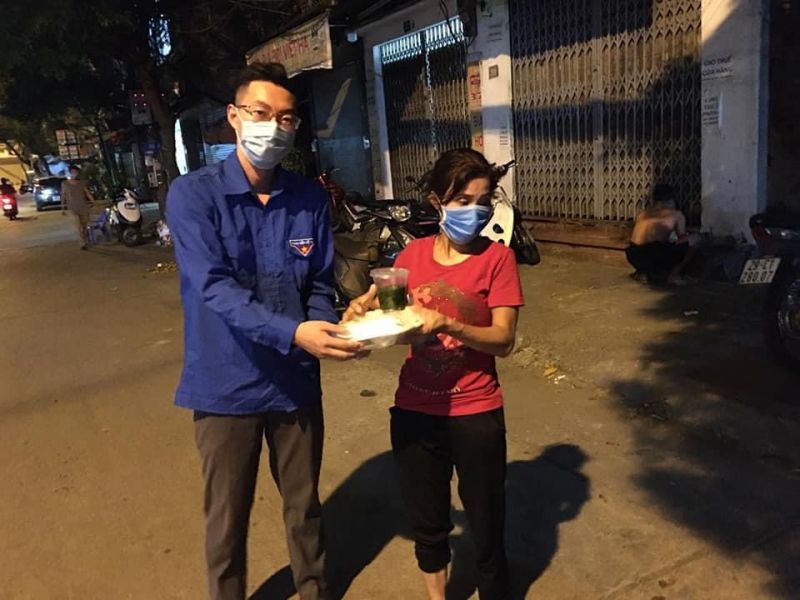 Hoạt động nhằm hỗ trợ người khó khăn bị ảnh hưởng bởi dịch Covid-19