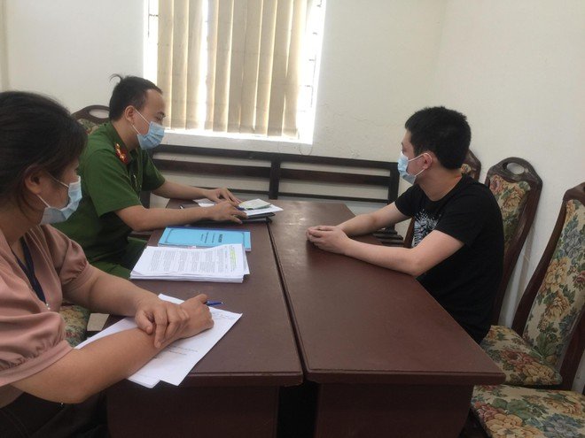 Đối tượng tại cơ quan công an